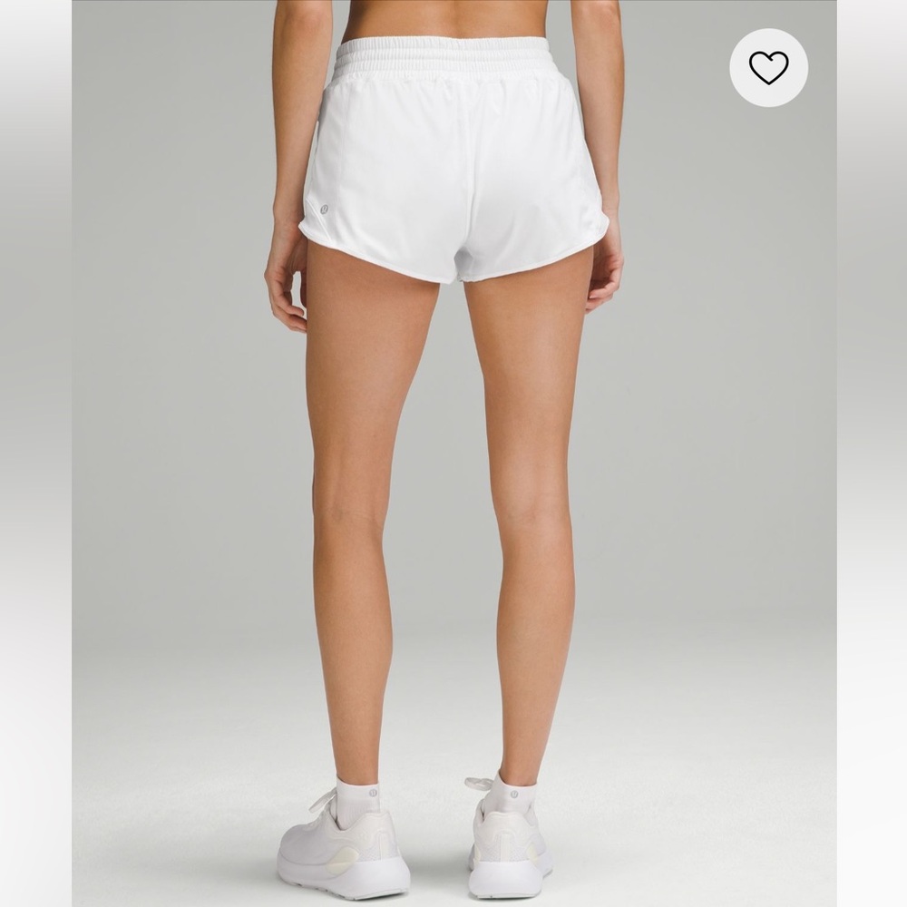 NWT LULULEMON Hotty Hot High-Rise Lined Short 2.5” SIZE 2 WHITE